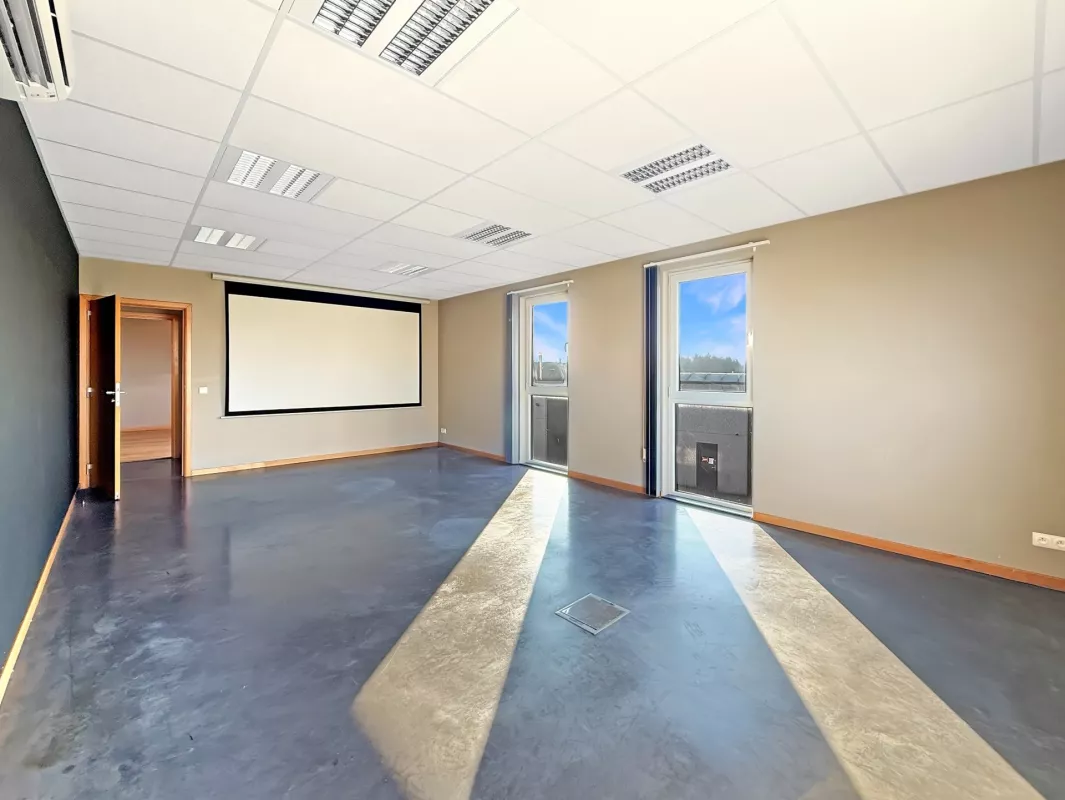 Image de IMMEUBLE DE BUREAUX DE 650 M² + 35 emplacements de parkings - DINANT