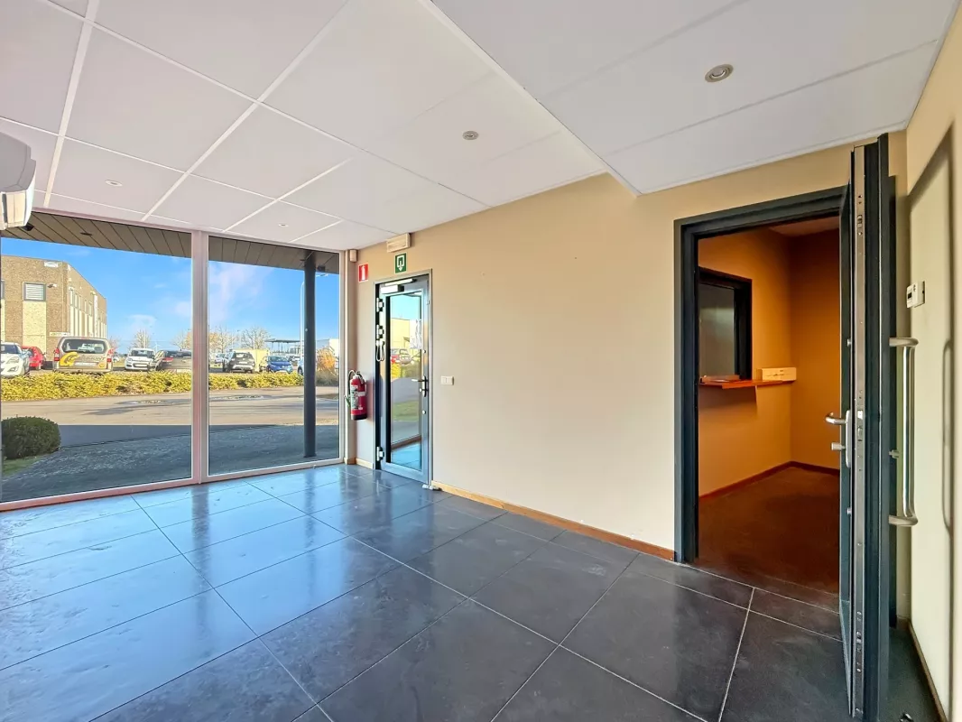Image de IMMEUBLE DE BUREAUX DE 650 M² + 35 emplacements de parkings - DINANT