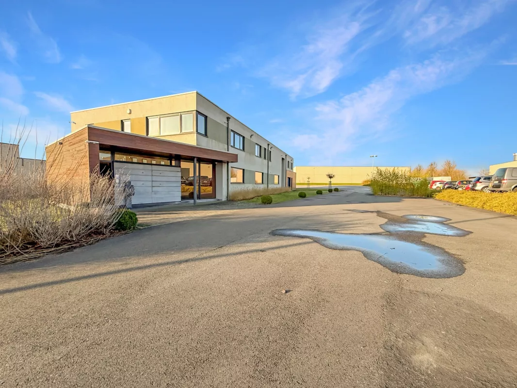 Image de IMMEUBLE DE BUREAUX DE 650 M² + 35 emplacements de parkings - DINANT