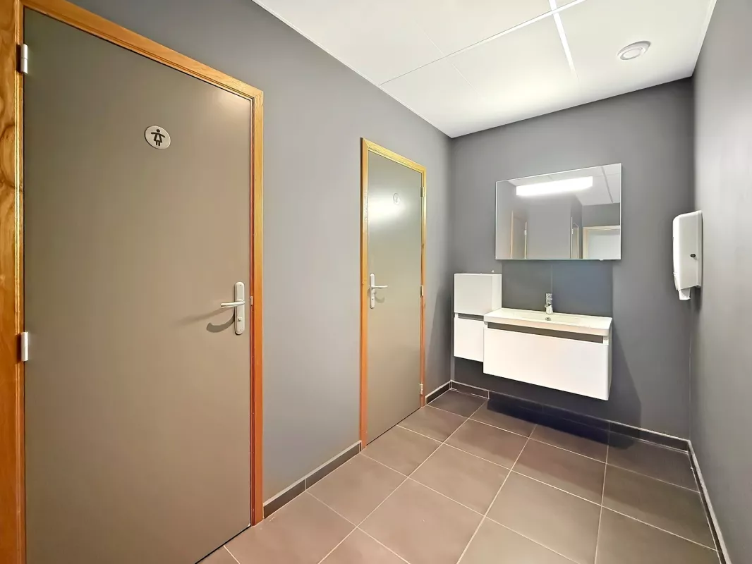 Image de IMMEUBLE DE BUREAUX DE  650 M² +  35 emplacements de parkings - DINANT