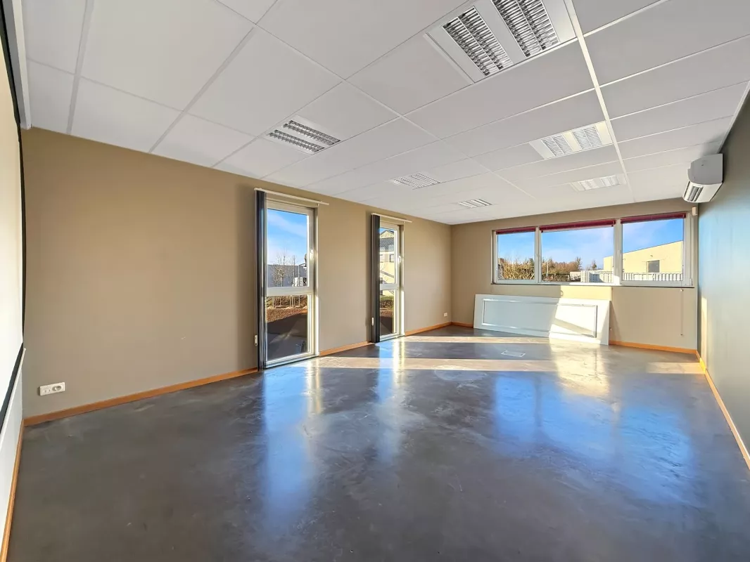 Image de IMMEUBLE DE BUREAUX DE 650 M² + 35 emplacements de parkings - DINANT