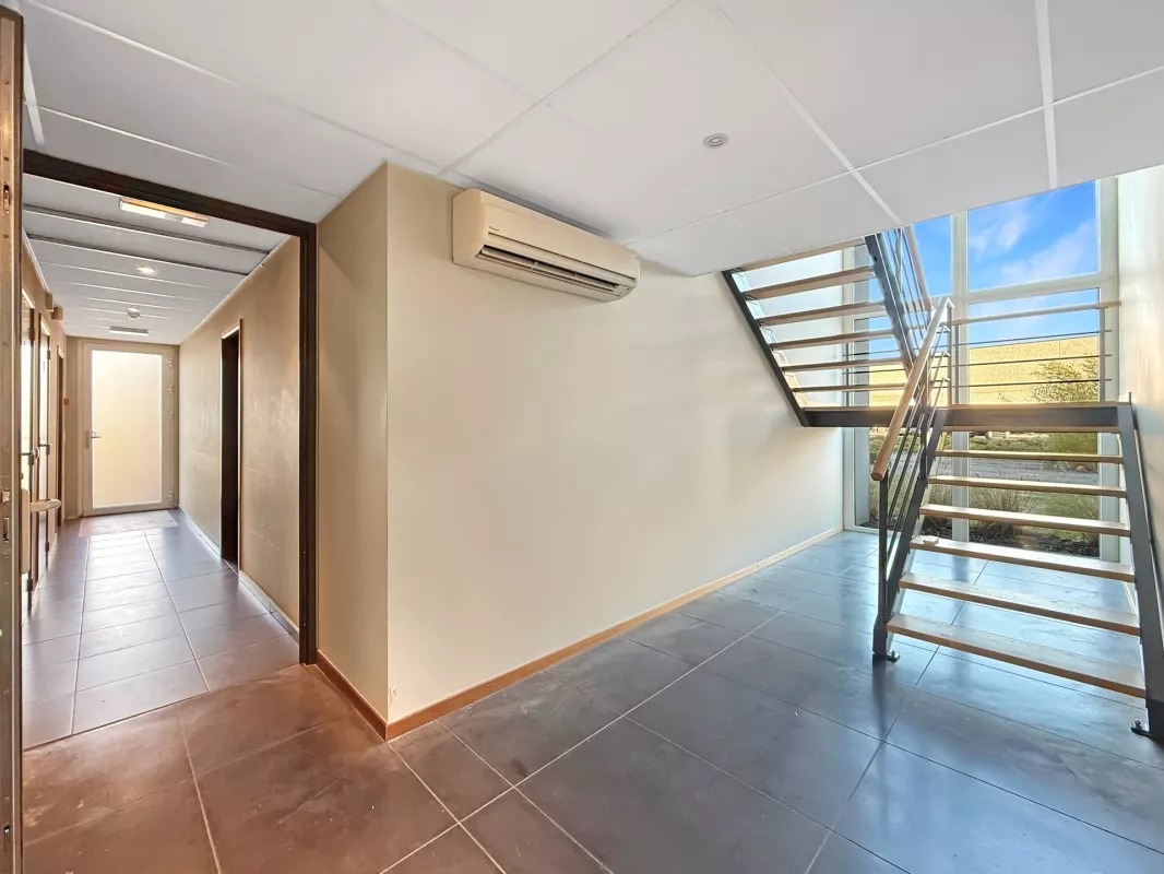 Image de IMMEUBLE DE BUREAUX DE 650 M² + 35 emplacements de parkings - DINANT