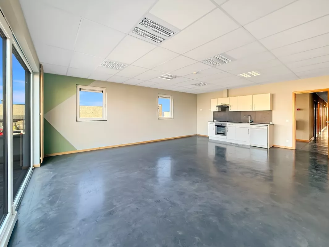 Image de IMMEUBLE DE BUREAUX DE 650 M² + 35 emplacements de parkings - DINANT