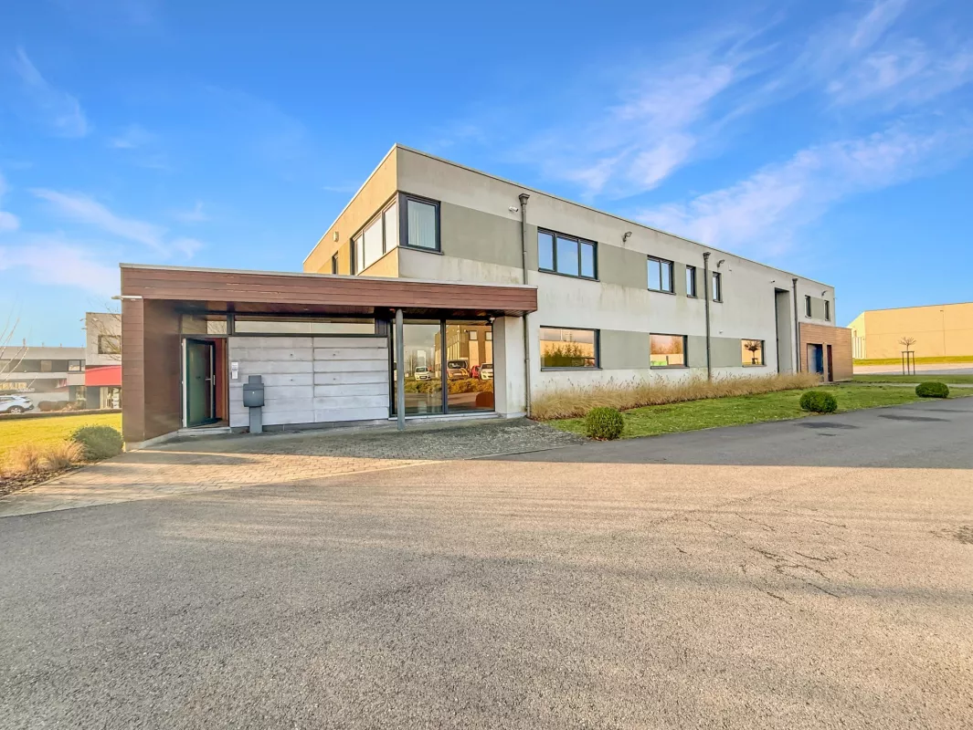 Image de IMMEUBLE DE BUREAUX DE 650 M² + 35 emplacements de parkings - Sorinnes