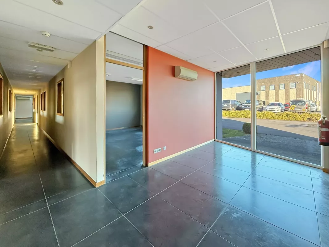 Image de IMMEUBLE DE BUREAUX DE 650 M² + 35 emplacements de parkings - Sorinnes