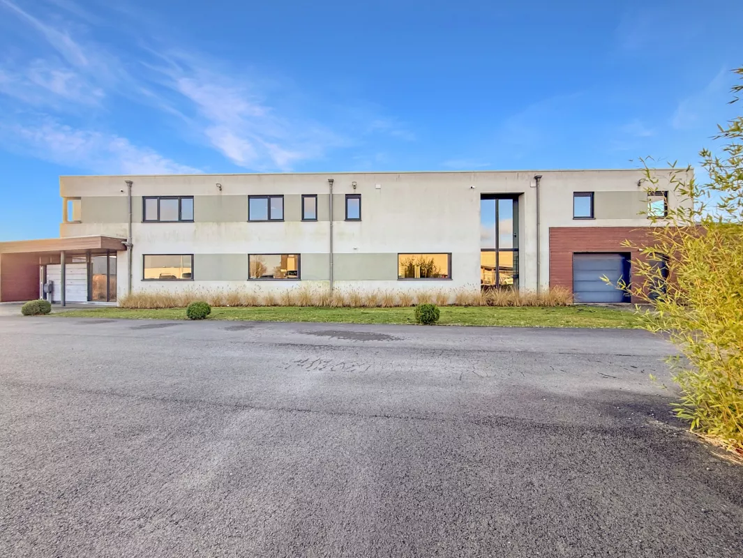 Image de IMMEUBLE DE BUREAUX DE 650 M² + 35 emplacements de parkings - Sorinnes