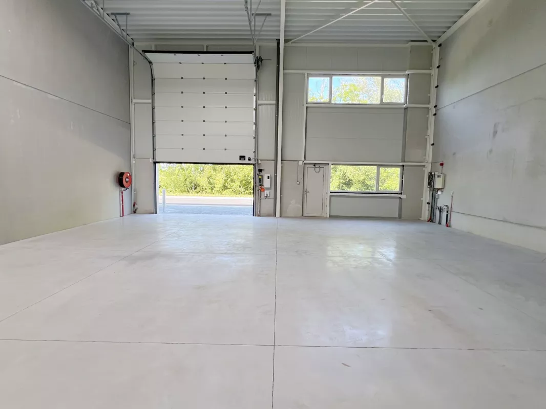 Image de ENTREPOT NEUF A NIVELLES - NIVELLES