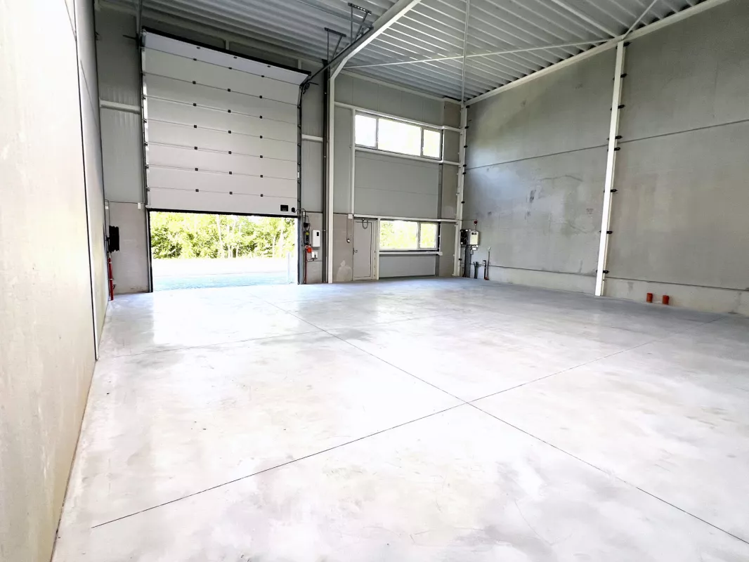 Image de ENTREPOT NEUF A NIVELLES - NIVELLES