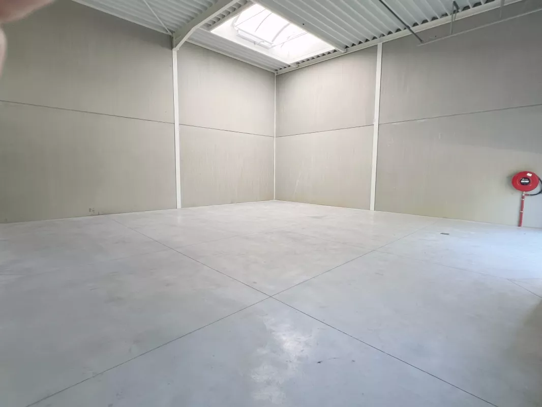 Image de ENTREPOT NEUF A NIVELLES - NIVELLES