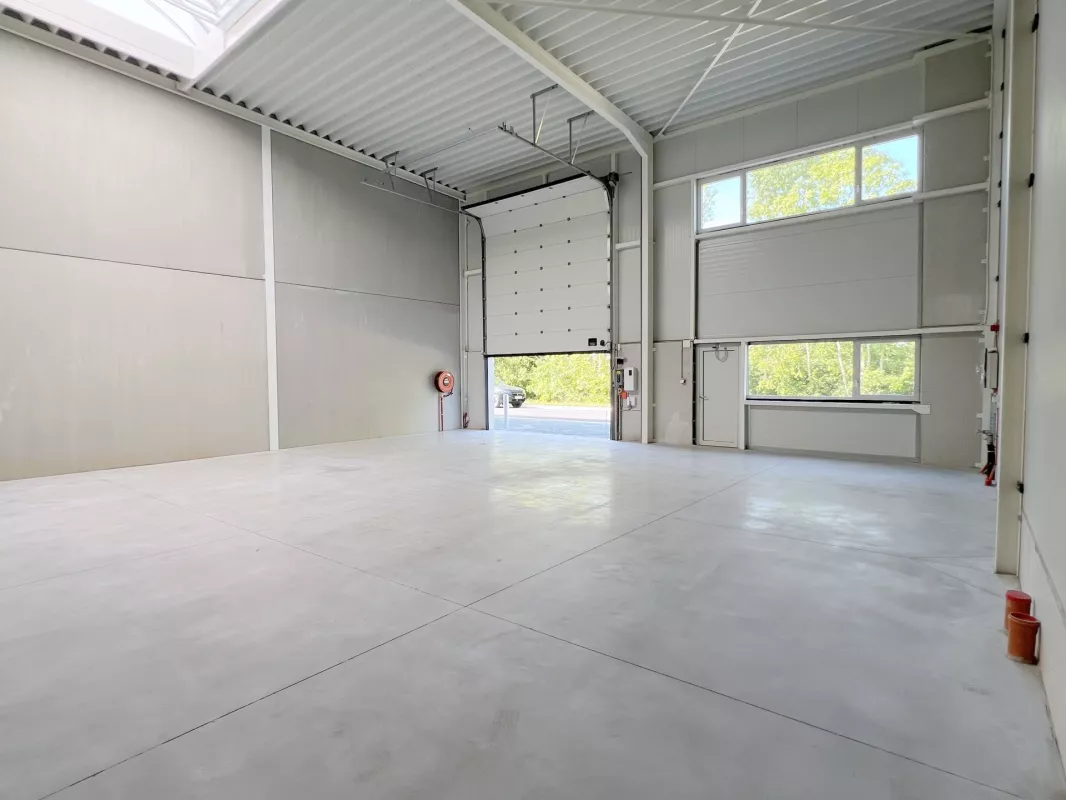 Image de ENTREPOT NEUF A NIVELLES - NIVELLES