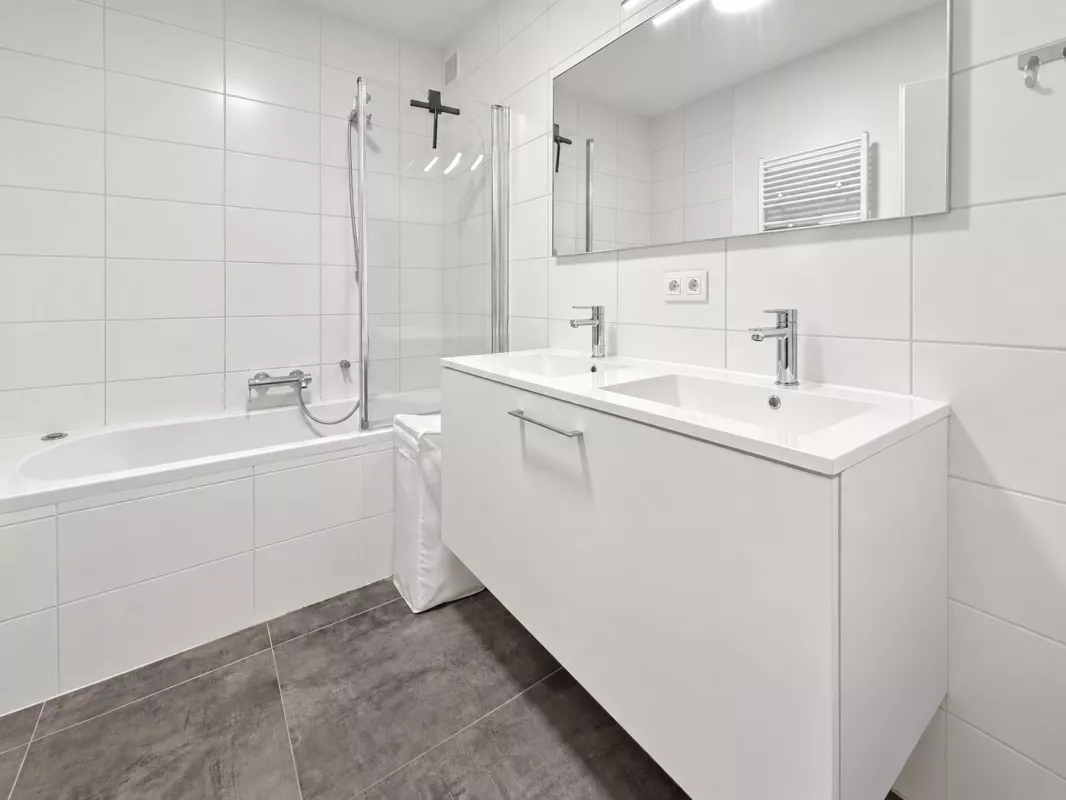 Image de TRES BEL APPARTEMENT 2 CHAMBRES + 2 PARKINGS - Helecine